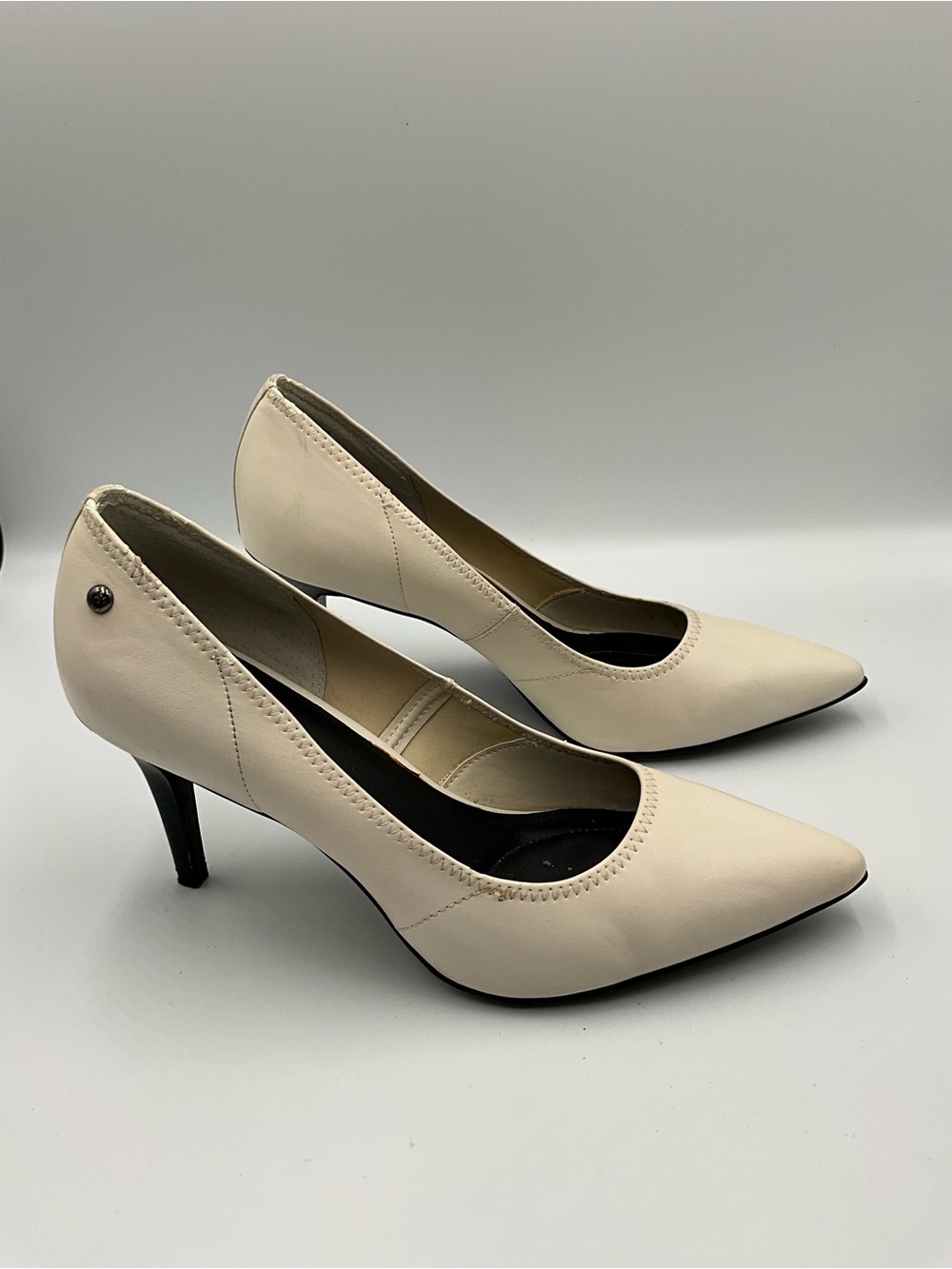 Simply Vera Vera Wang Pumps Size 9 Cream Pointed-Toe Mid Heel Pumps